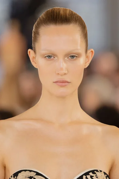 Look 30